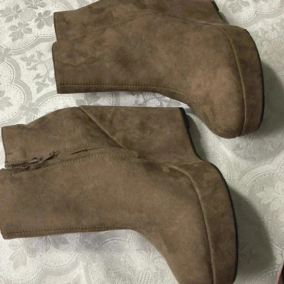 Forever 21 women boot 5.5 - Picture 3 of 16